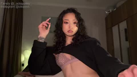Snapshot of _octopussy_ chatting on 05.24.26 Mikayla online show from 05.24.26