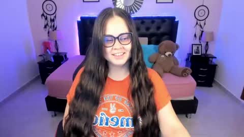 Snapshot of _oliviajoness chatting on 04.28.26 Olivia jones online show from 04.28.26