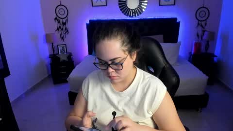 Snapshot of _oliviajoness chatting on 05.13.26 Olivia jones online show from 05.13.26