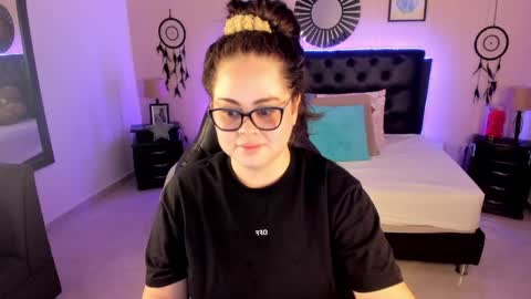 Snapshot of _oliviajoness chatting on 05.25.26 Olivia jones online show from 05.25.26