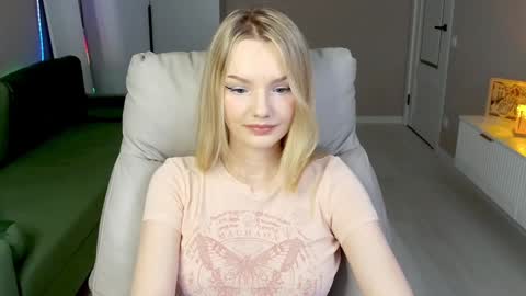 Snapshot of _passion_show_ chatting on 12.18.25 Tina online show from 12.18.25