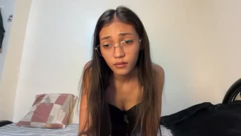Snapshot of _petitechloe chatting on 06.14.26 _petitechloe online show from 06.14.26