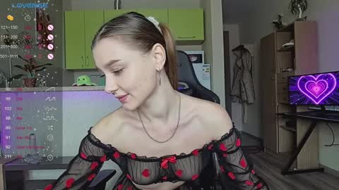 Snapshot of _pinkypie__ chatting on 12.05.24 Lili online show from 12.05.24