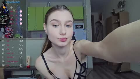 Snapshot of _pinkypie__ chatting on 01.07.25 Lili online show from 01.07.25