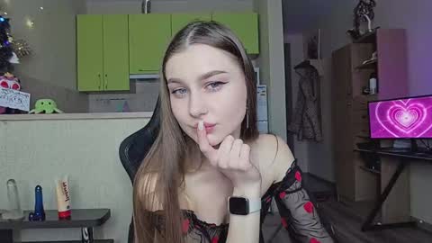 Snapshot of _pinkypie__ chatting on 01.10.25 Lili online show from 01.10.25