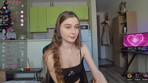 Snapshot of _pinkypie__ chatting on 01.12.25 Lili online show from 01.12.25