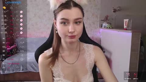 Snapshot of _pinkypie__ chatting on 02.14.25 Lili online show from 02.14.25