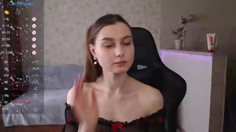 Snapshot of _pinkypie__ chatting on 03.04.25 Lili online show from 03.04.25