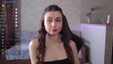 Snapshot of _pinkypie__ chatting on 03.07.25 Lili online show from 03.07.25