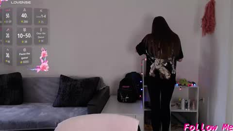 Snapshot of _pinkypie__ chatting on 10.15.25 Lili online show from 10.15.25