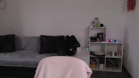 Snapshot of _pinkypie__ chatting on 10.25.25 Lili online show from 10.25.25