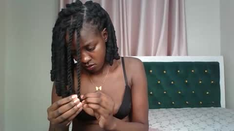 Snapshot of _pretty_savage chatting on 04.14.26 savage online show from 04.14.26