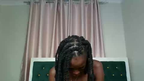 Snapshot of _pretty_savage chatting on 04.18.26 savage online show from 04.18.26