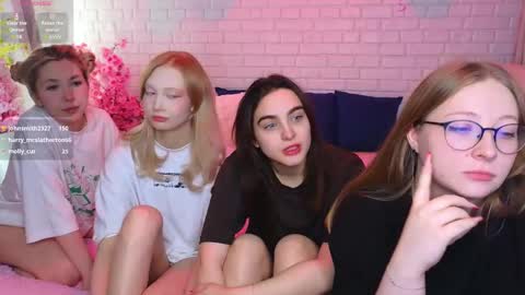 Snapshot of _ramune_ chatting on 03.10.25 Merlizz Eva Jane Mila Nicole left to right online show from 03.10.25