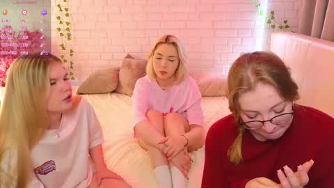 Snapshot of _ramune_ chatting on 09.30.25 Merlizz Eva Jane Mila Nicole left to right online show from 09.30.25