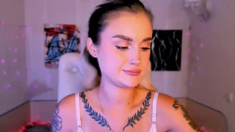 Snapshot of _ravena chatting on 10.10.25 _ravena online show from 10.10.25