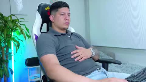 Snapshot of _robertobaggio chatting on 02.08.26 Roberto online show from 02.08.26