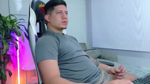 Snapshot of _robertobaggio chatting on 02.12.26 Roberto online show from 02.12.26