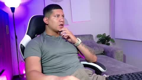 Snapshot of _robertobaggio chatting on 05.12.26 Roberto online show from 05.12.26