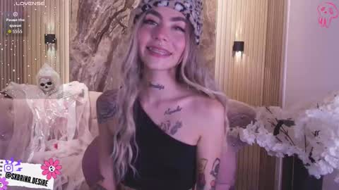 Snapshot of _sabrinaa_1 chatting on 10.27.25 Sabrina online show from 10.27.25