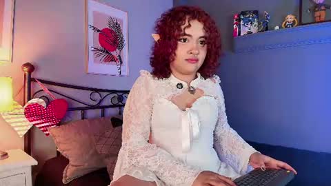 Snapshot of _sarahrose chatting on 06.11.26 Sara online show from 06.11.26