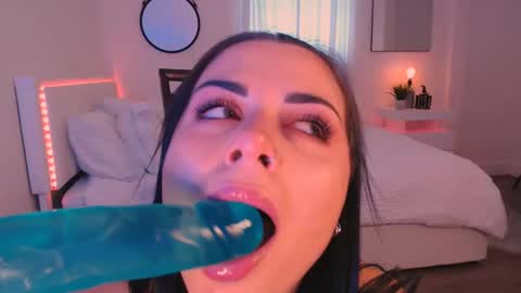 Snapshot of _savazar chatting on 01.08.25 Savazar online show from 01.08.25