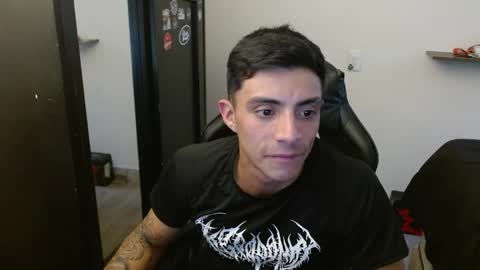 Snapshot of _schnnneider_ chatting on 05.19.26 SCHNEIDER online show from 05.19.26