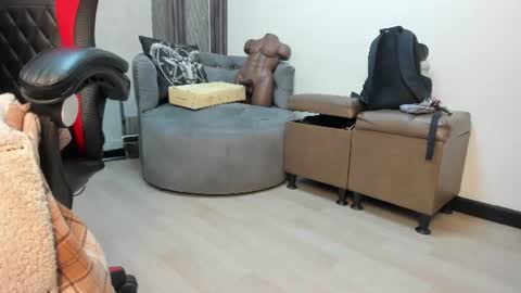 Snapshot of _selene_red chatting on 06.11.26 Selene online show from 06.11.26
