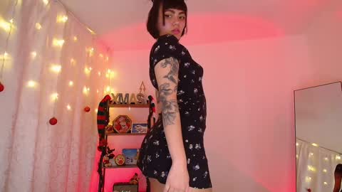 Snapshot of _sensualkitten_ chatting on 12.15.24 Laura online show from 12.15.24