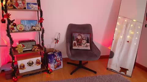 Snapshot of _sensualkitten_ chatting on 12.26.24 Laura online show from 12.26.24