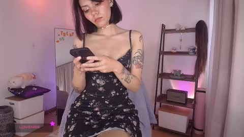 Snapshot of _sensualkitten_ chatting on 10.12.25 Laura online show from 10.12.25