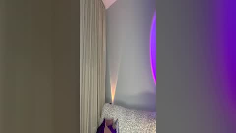 Snapshot of _sensualkitten_ chatting on 06.17.26 Laura online show from 06.17.26