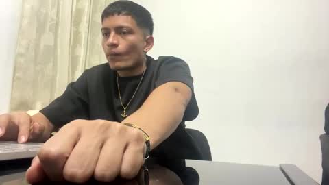 Juan Pablo-independent model online show from 02.20.25