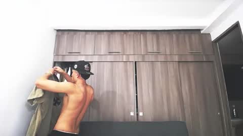 Juan Pablo-independent model online show from 09.17.25