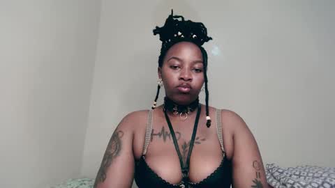 Snapshot of _sexysquirter chatting on 11.25.25 _sexysquirter online show from 11.25.25