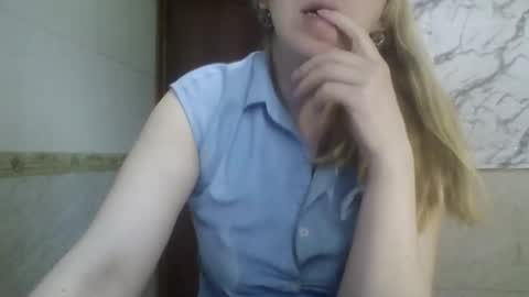 Snapshot of _sexyxsveta_ chatting on 04.28.26 SexyXSveta online show from 04.28.26