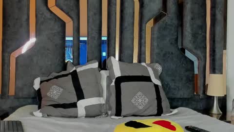 _silvia_vega_ online show from 02.22.25