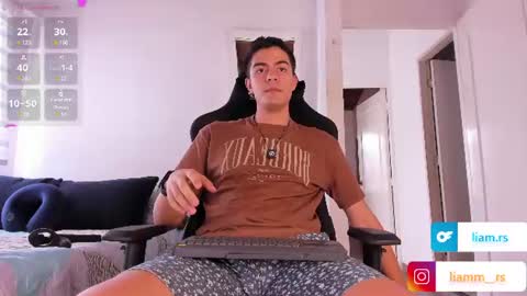 Snapshot of _simoonn_ chatting on 06.23.26 Liam modelo independiente online show from 06.23.26
