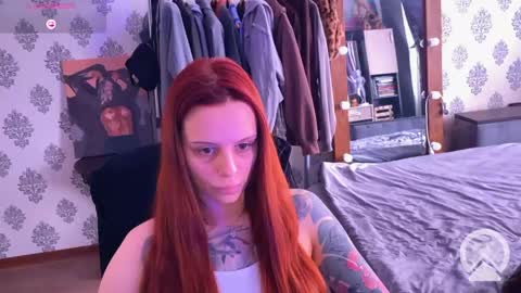 Snapshot of _slutty_fox_ chatting on 05.01.26 Alice online show from 05.01.26