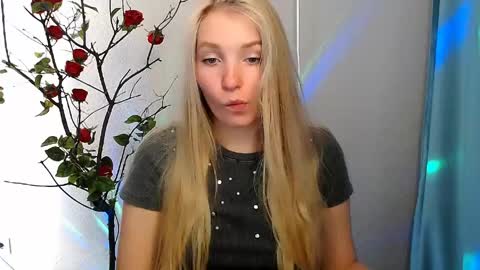 Snapshot of _snow_queen__ chatting on 04.23.26 Rachel online show from 04.23.26