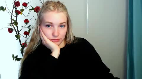 Snapshot of _snow_queen__ chatting on 04.28.26 Rachel online show from 04.28.26