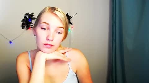 Snapshot of _snow_queen__ chatting on 05.16.26 Rachel online show from 05.16.26