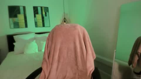 Sofi  Follow me  online show from 12.16.25