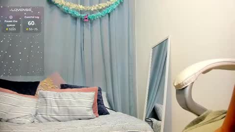 Snapshot of _sophie__miller chatting on 05.19.26 Sophie online show from 05.19.26