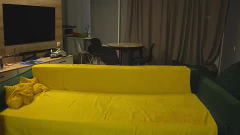 OLIVERpvt is open online show from 11.04.25