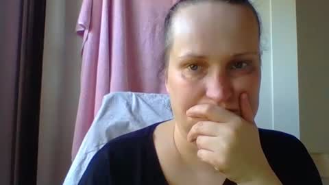 Snapshot of _squirty_pussyyy_ chatting on 03.08.25 Melisa online show from 03.08.25