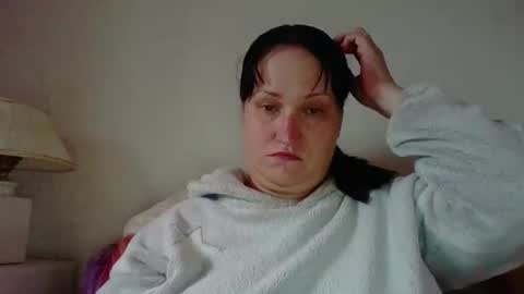 Snapshot of _squirty_pussyyy_ chatting on 12.17.25 Melisa online show from 12.17.25