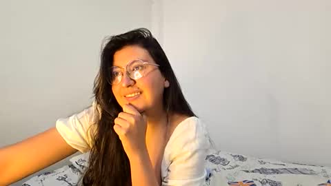 Snapshot of _sweet_melodyy chatting on 05.17.26 _sweet_melodyy online show from 05.17.26