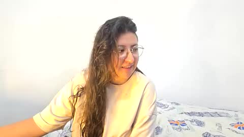 Snapshot of _sweet_melodyy chatting on 05.25.26 _sweet_melodyy online show from 05.25.26