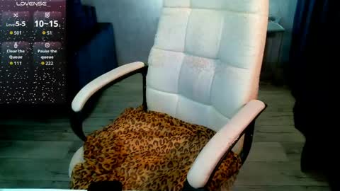 Snapshot of _sweet_ruby_ chatting on 05.12.26 Milana welcome to my world online show from 05.12.26